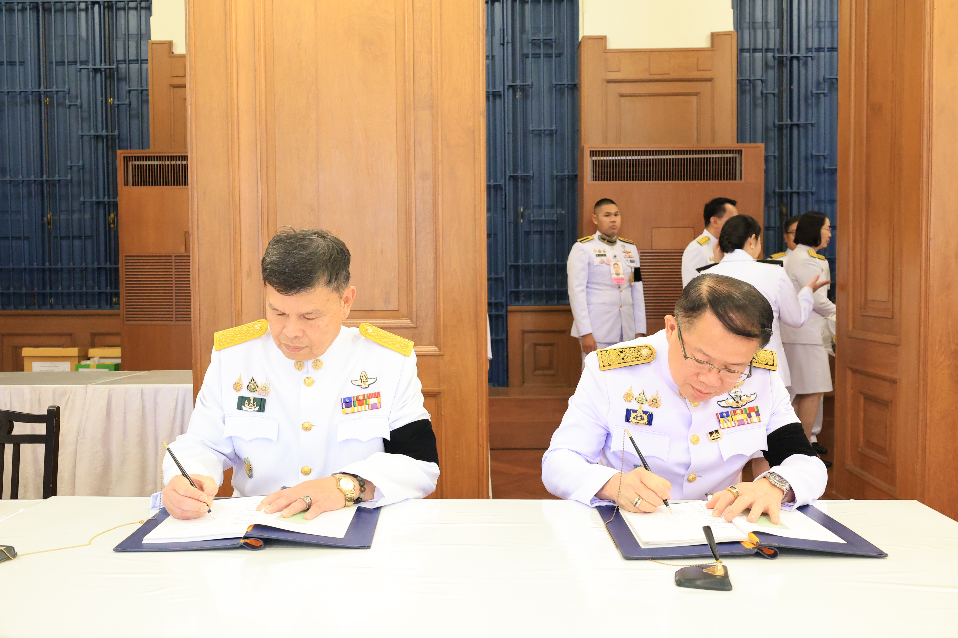 title - เลขาธิการ ส.ป.ก. ร่วมถวายแจกันดอกไม้และลงนามถวายพระพร เนื่องในโอกาสวันเฉลิมพระชนมพรรษา พระบาทสมเด็จพระปรเมนทรรามาธิบดีศรีสินทร มหาวชิราลงกรณ พระวชิรเกล้าเจ้าอยู่หัว 28 กรกฎาคม 2568